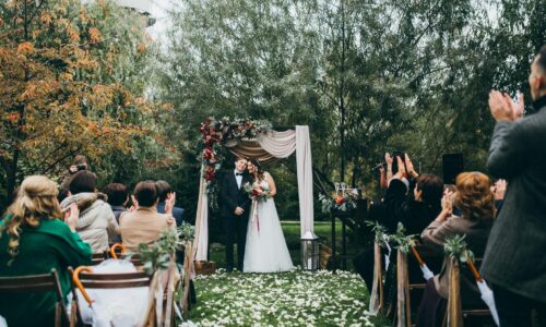 Sommerhochzeit im Grünen: Ein Märchen unter freiem Himmel