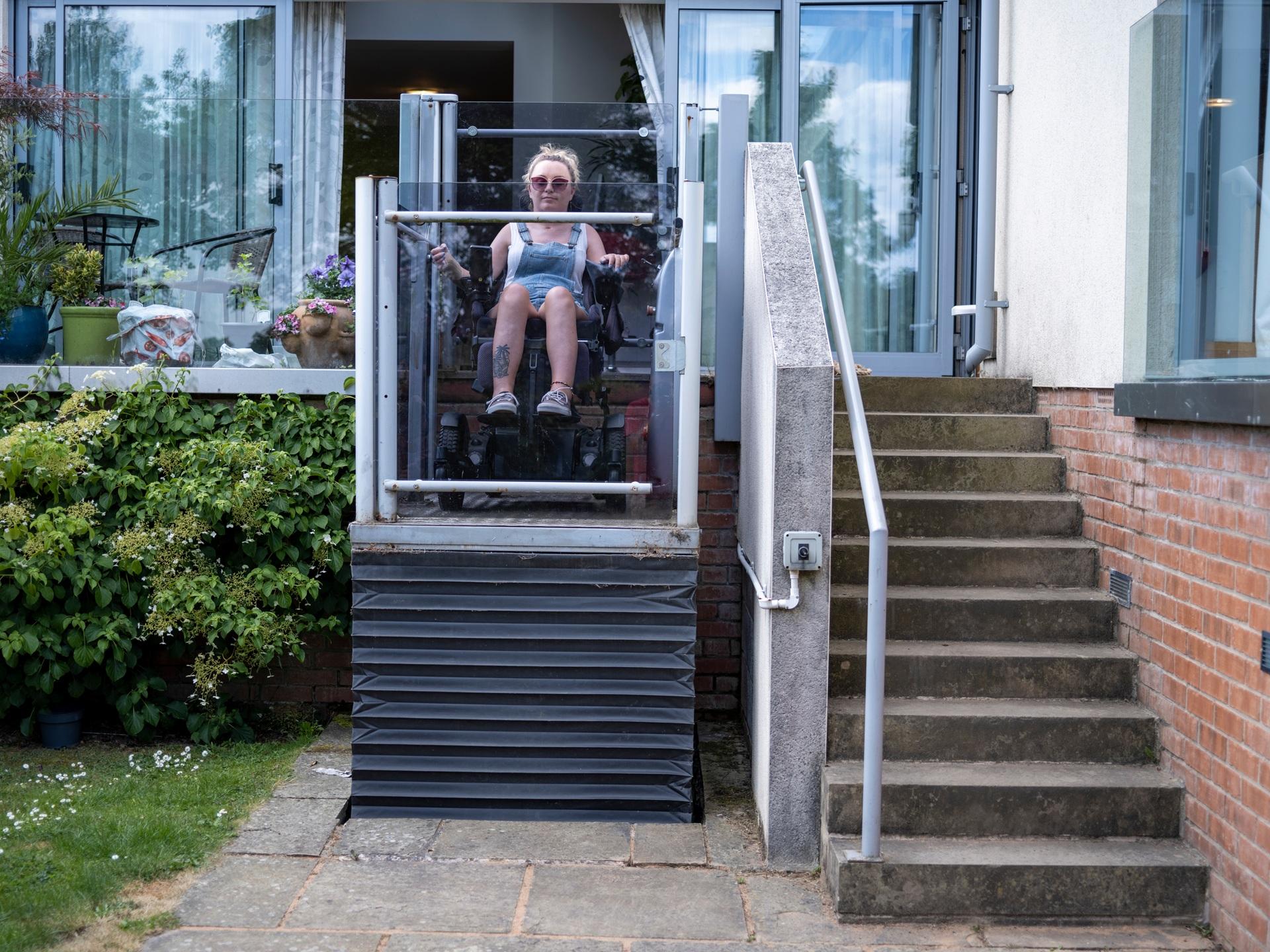 Barrierefreier Zugang im Garten | Plattformlift

